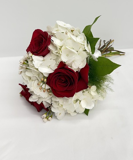 Crimson Elegance Nosegyay